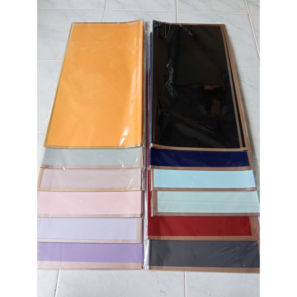 

Kertas bucket / cellophane list gold / wrapping paper