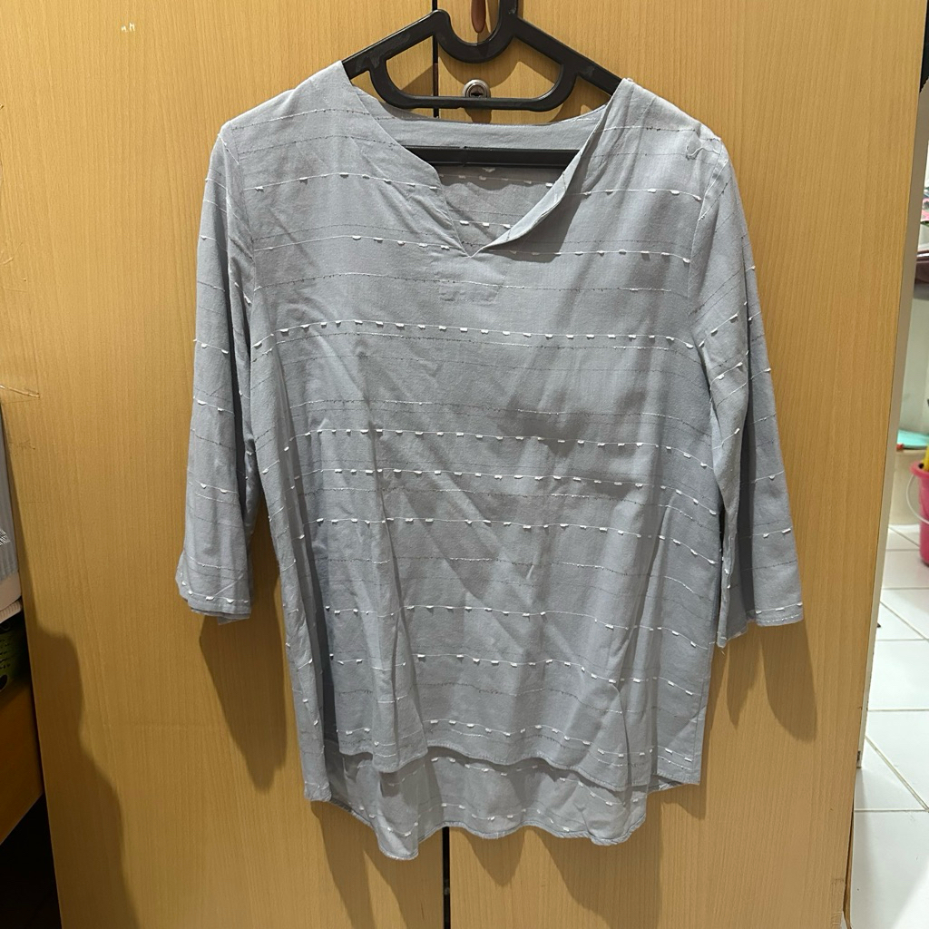 BAJU WANITA (PRELOVED) BIRU GARIS