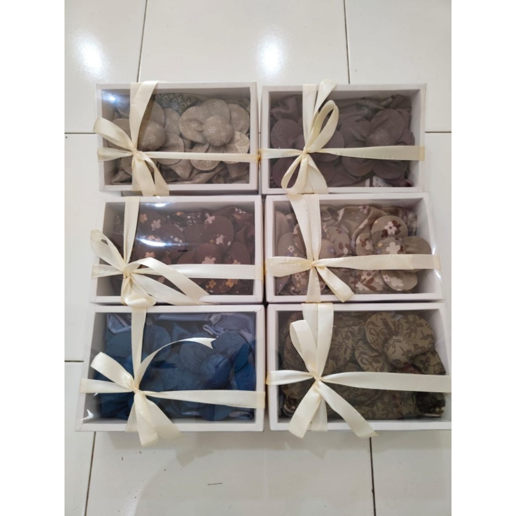 

[POETRISI] (Free paperbag) Gift box hijab / gift box kerudung / hampers lebaran / hampers lamaran / hantaran