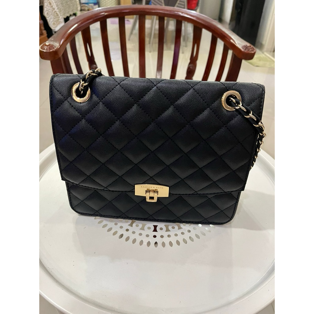 Preloved charles n keith cnk ori 100% cressida quilted chain (harga nett)