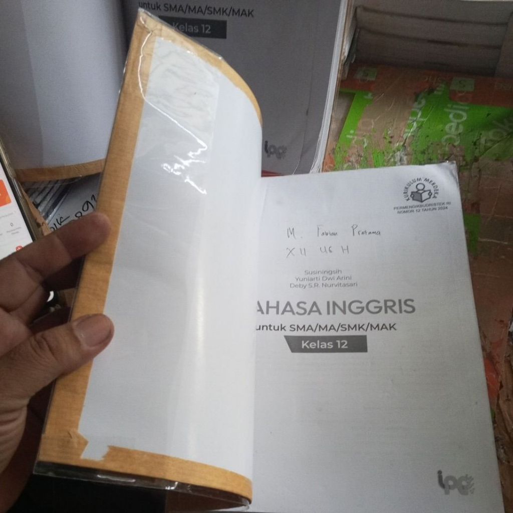 BUKU PR ASESMEN BAHASA INGGRIS, BAHASA INDONESIA,, KIMIA, MATEMATIKA, UNTUK SMA/MA/SMK/MAK KELAS XII