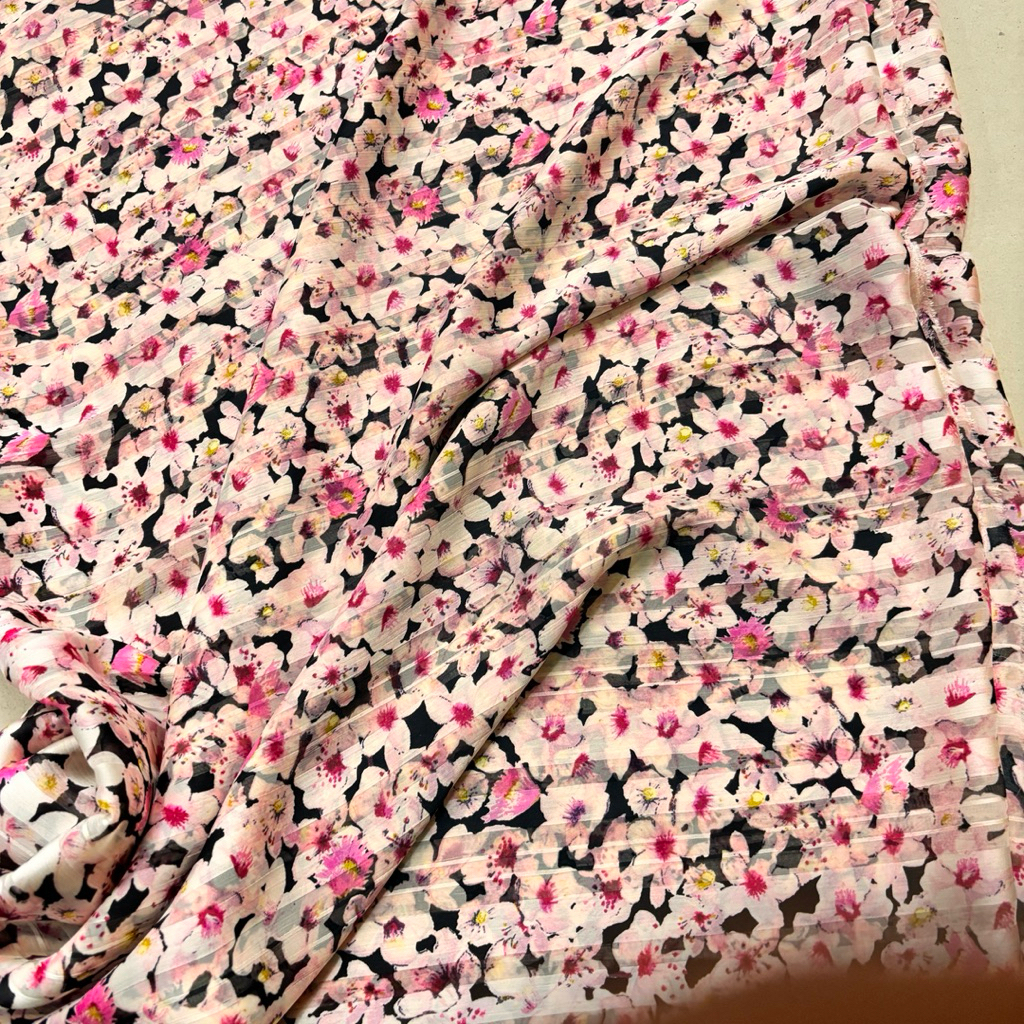 Kain Sifon Silk Motif Bunga Sakura Putih Pink – Bahan Lembut Jatuh Elegan untuk Gamis Dress Blouse H