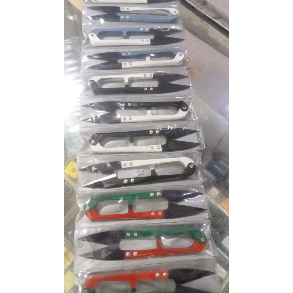 

gunting benang besar f strong /isi 12 satu renceng