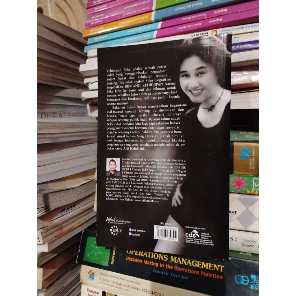 Buku bekas original BINTANG KEHIDUPAN Nike Ardilla sebuah cerita UFUK