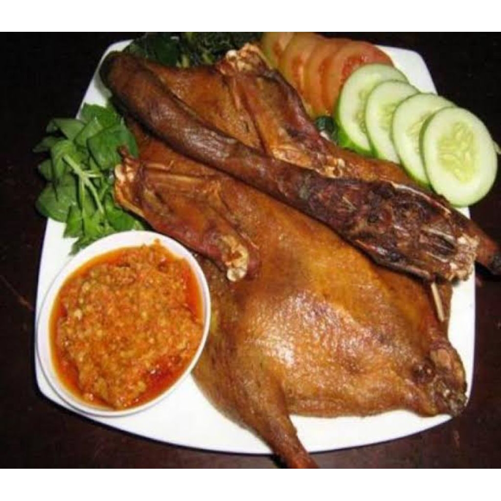 

BEBEK UNGKEP LENGKUAS frozen BONUS SAMBAL berbumbu rempah tradisional, diungkep hingga meresap lalu dibekukan. Tinggal goreng, langsung nikmat! Dilengkapi taburan lengkuas.