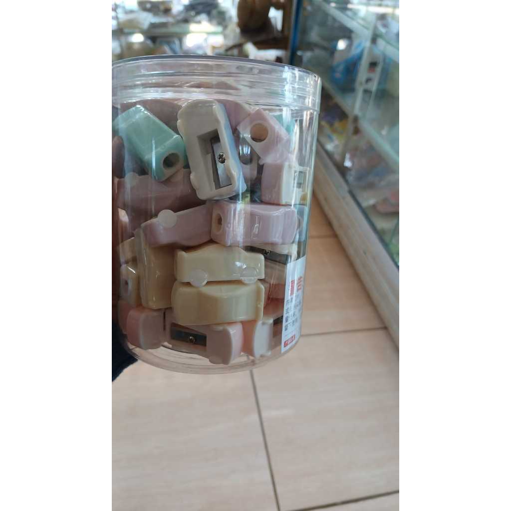 Rautan pensil karakter mobil lucu