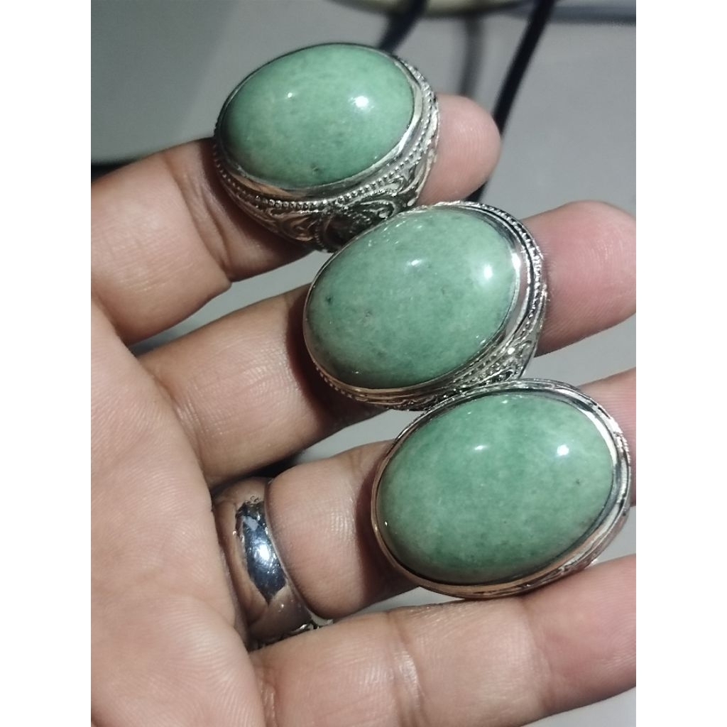 batu cincin giok Papua hijau cerah