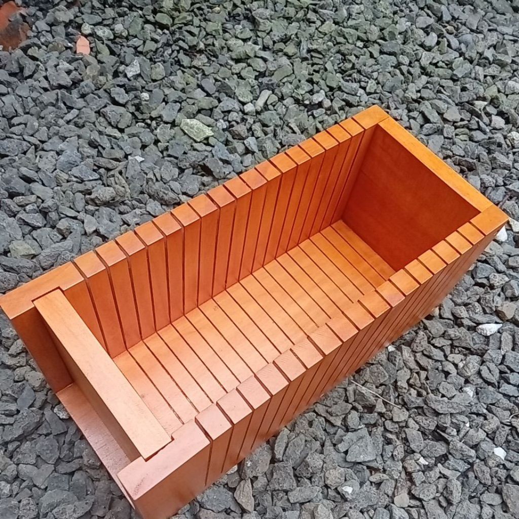 Talenan pengiris roti tawar dari kayu <>