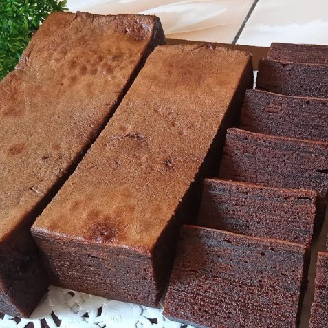 

Kue Lapis Legit Spesila Coklat Ukuran 16X8cm