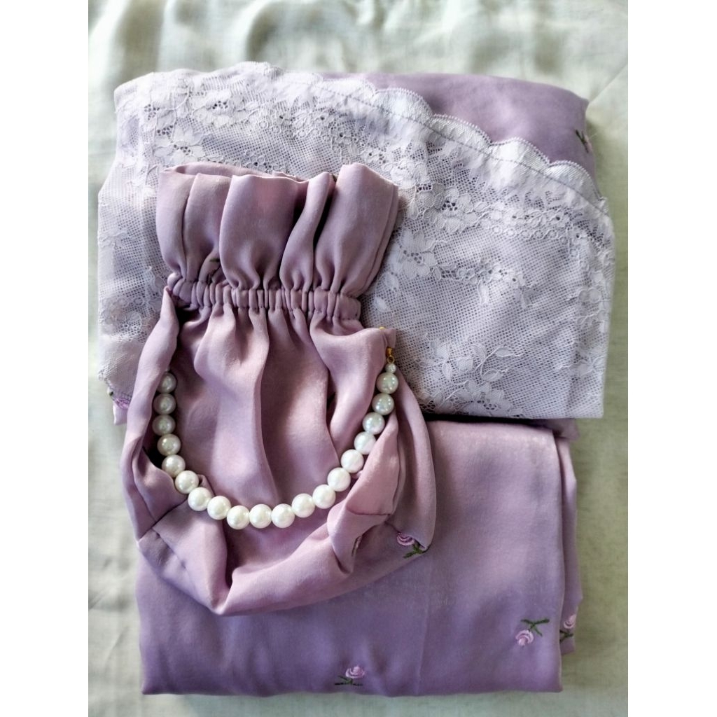 Mukenah Muslim Cantik Mewah Santorini Silk Bordir Renda Dewasa Jumbo Ungu Lilac