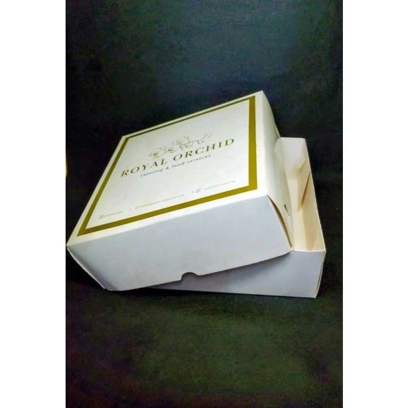 

Pre-Order Cetak Custom Dus/ Kotak Nasi Kertas 18x18x7 cm Ivory/ Duplex