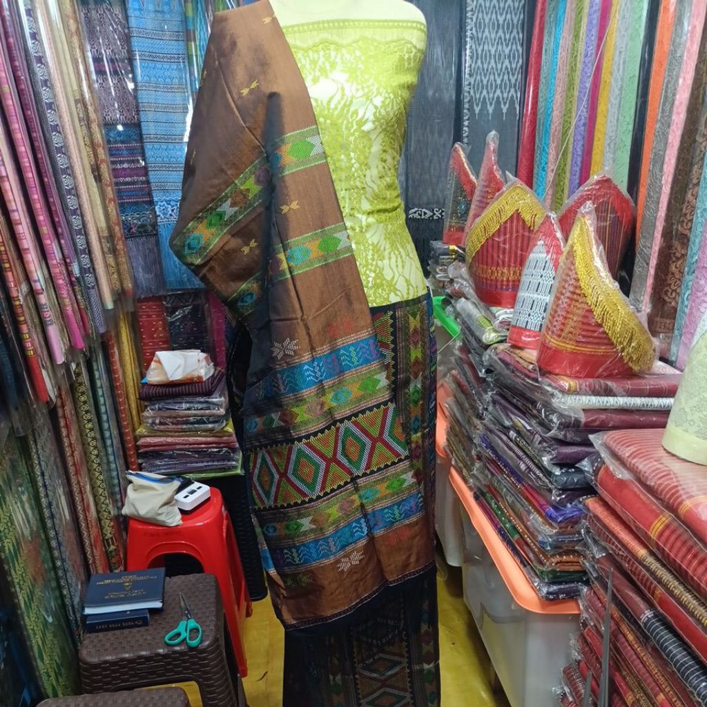 Sadum Sutra Tarutung +Stelan Songket Sadum