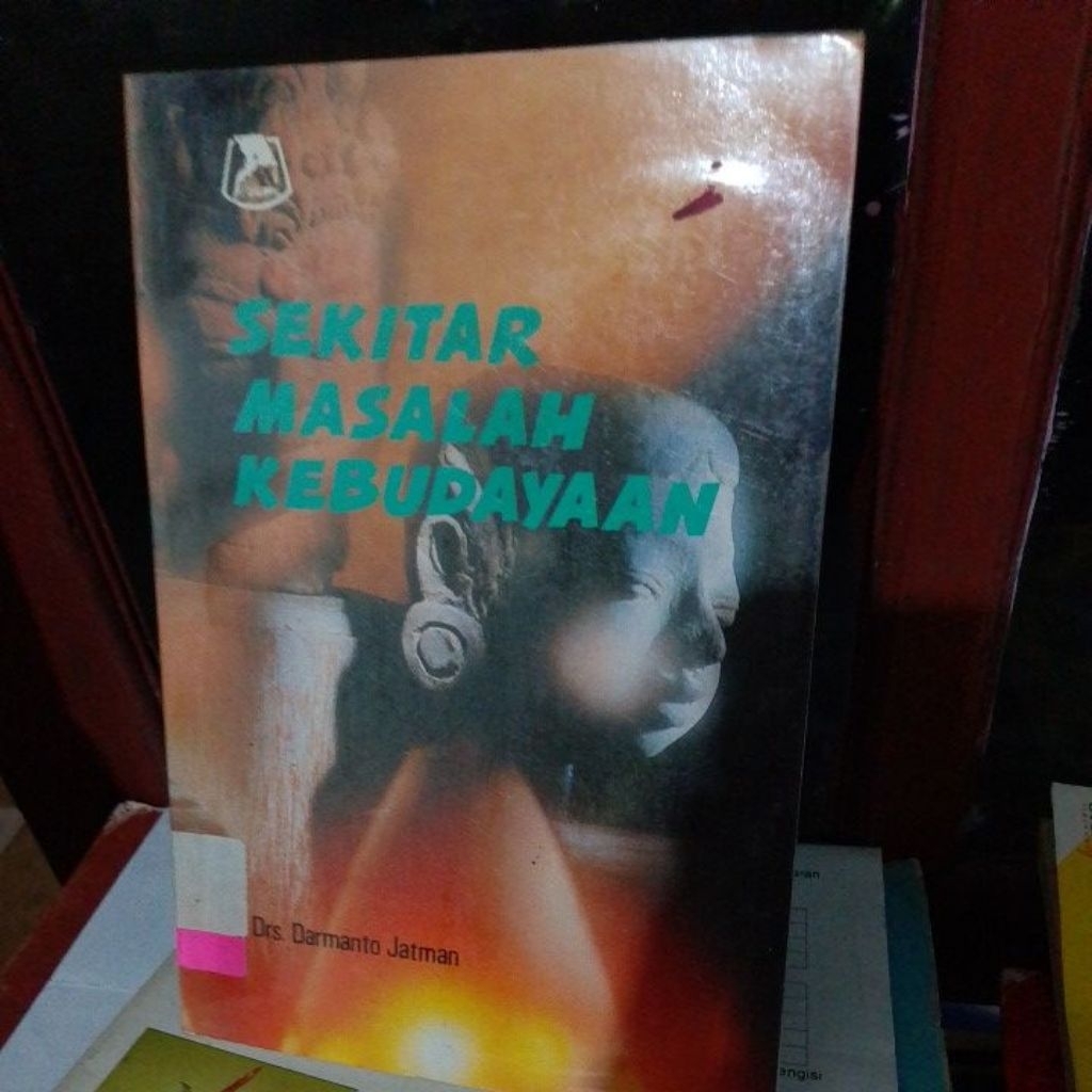 sekitar masalah kebudayaan oleh Darmanto Jatman