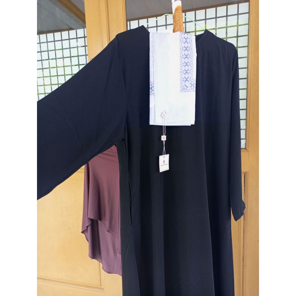 SET ABAYA JETBLACK DAN HIJAB VOAL