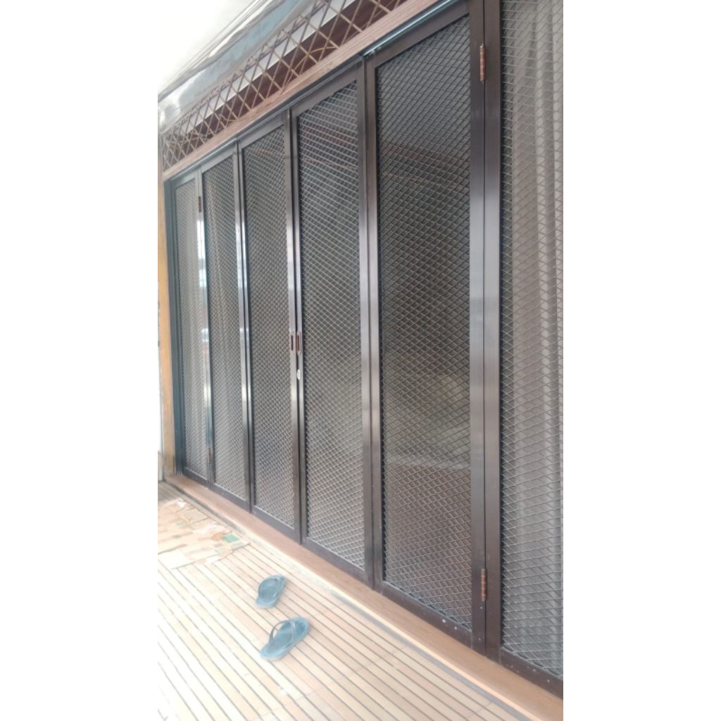 Pintu lipat kawat nyamuk