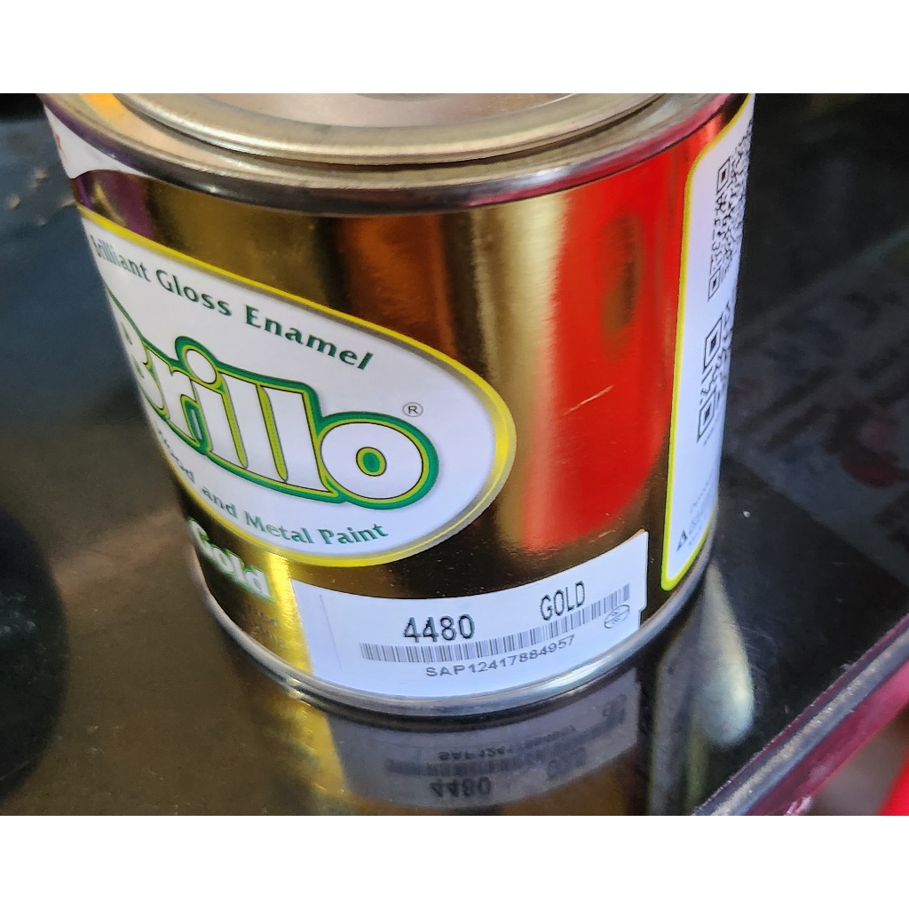 Cat emas kayu dan besi brilio