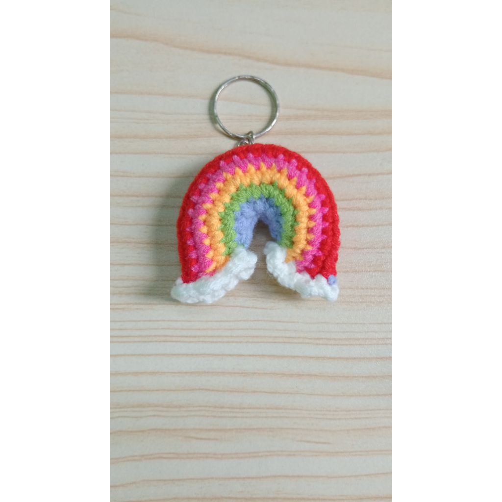 gantungan kunci rajut pelangi/rainbow