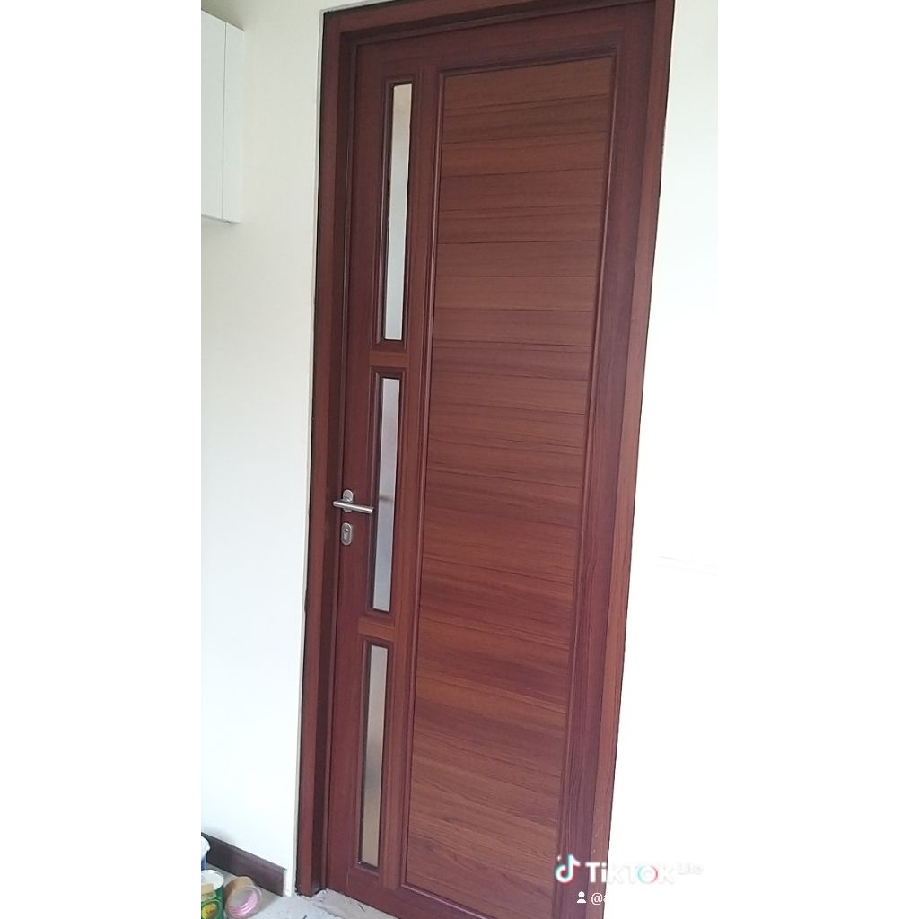 pintu panel aluminium urat kayu