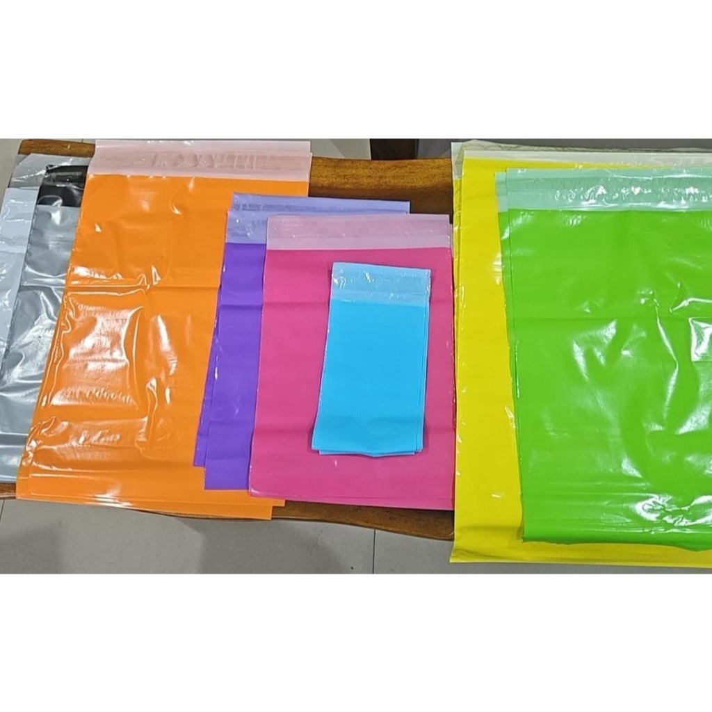 

Bubblemailer / Amplop Bubble Packing 11x19 12x22 15x20 16x22 18x27 17x30 20x30 20x34 25x35 25x40 30x42 - Bubble Mailer Wrap Packing Pink Putih Ungu Hitam 4 lapis