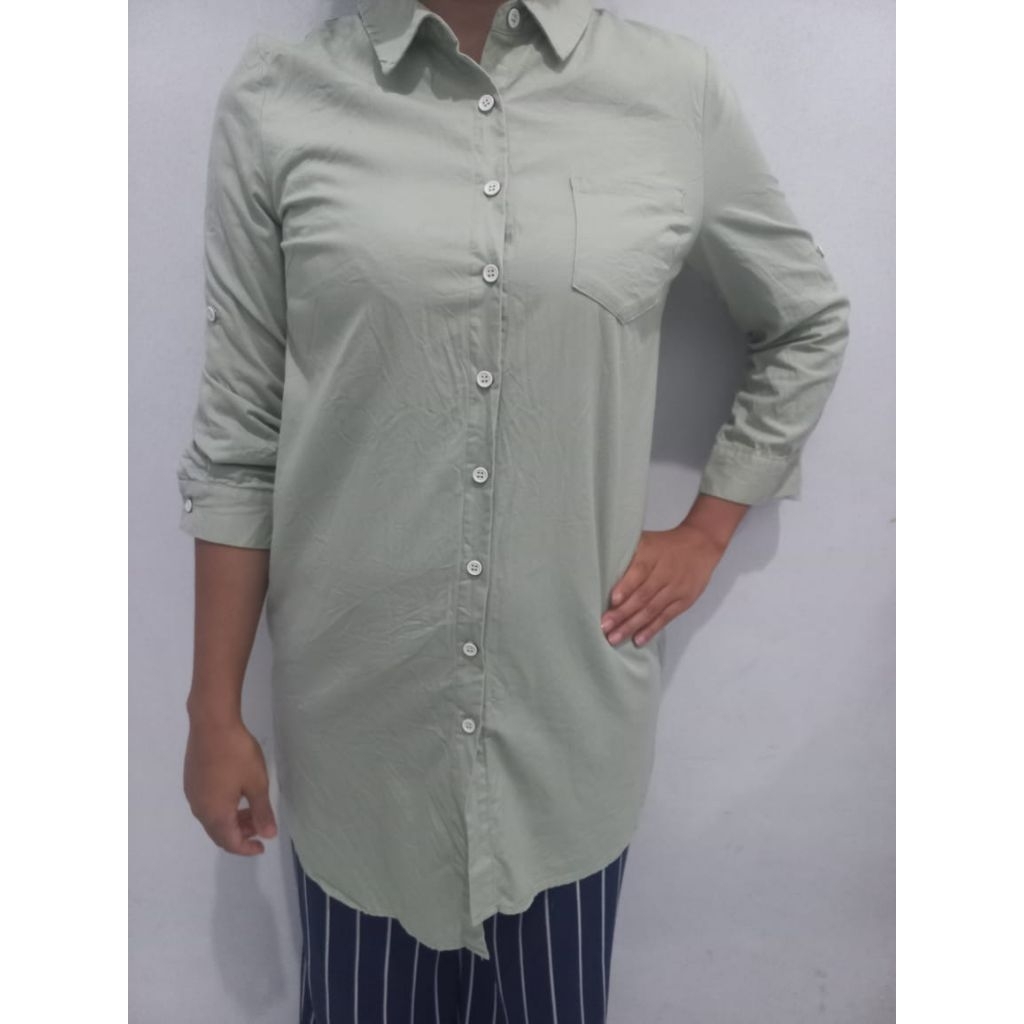 Kemeja Wanita over size warna hijau sage