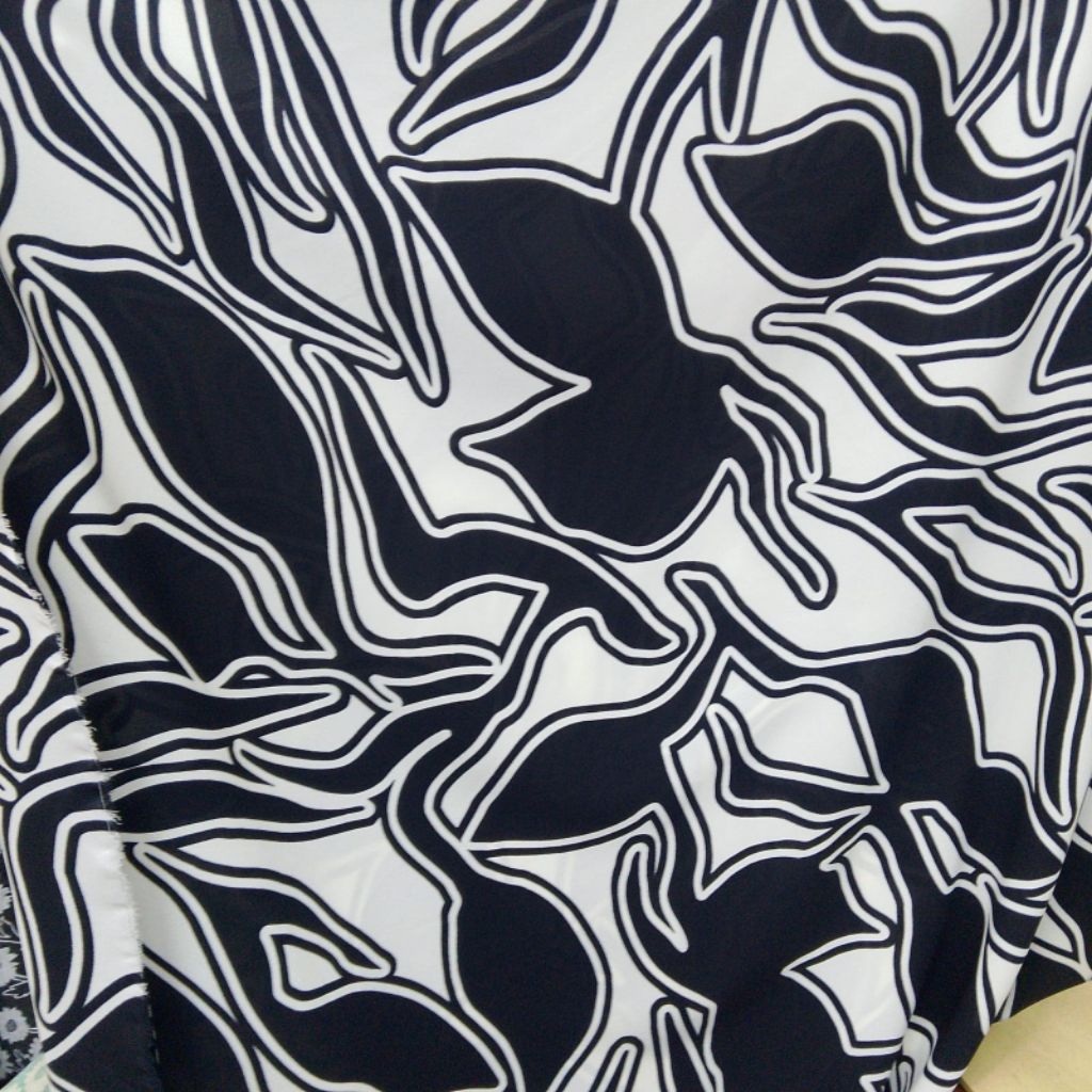 Kain Satin Maxmara Motif Abstrak Hitam Putih – Bahan Halus Premium untuk Dress, Gamis, Blouse" (Harg