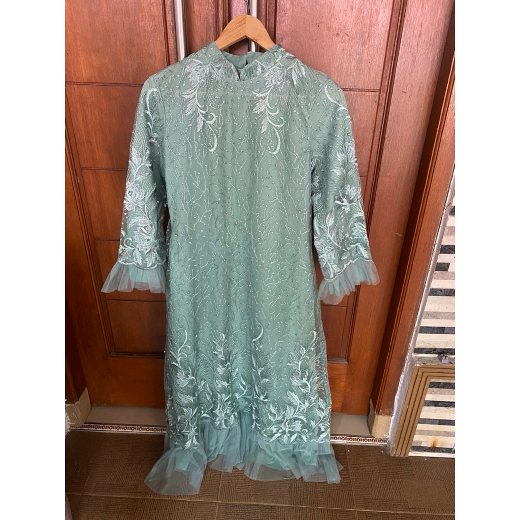 Dress Atelier / Gamis / Kebaya Modern Wanita Brukat Hijau Sage Brukat