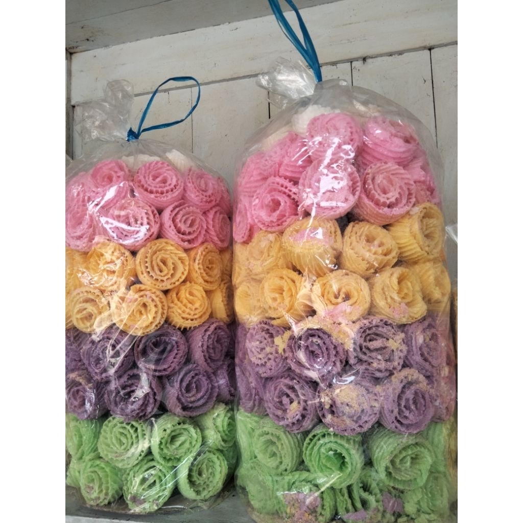 

Krupuk Gambir Warna Warni Renyah Gurih Camilan Tradisional Jadul Murah