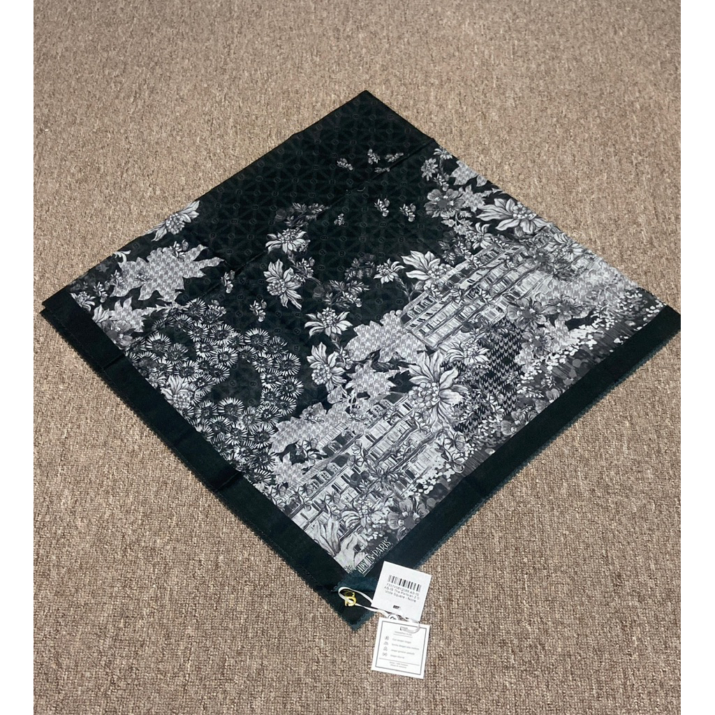 Buttonscarves as is rare (como, parisian 2.0, caviar, tapis embossed, New york)