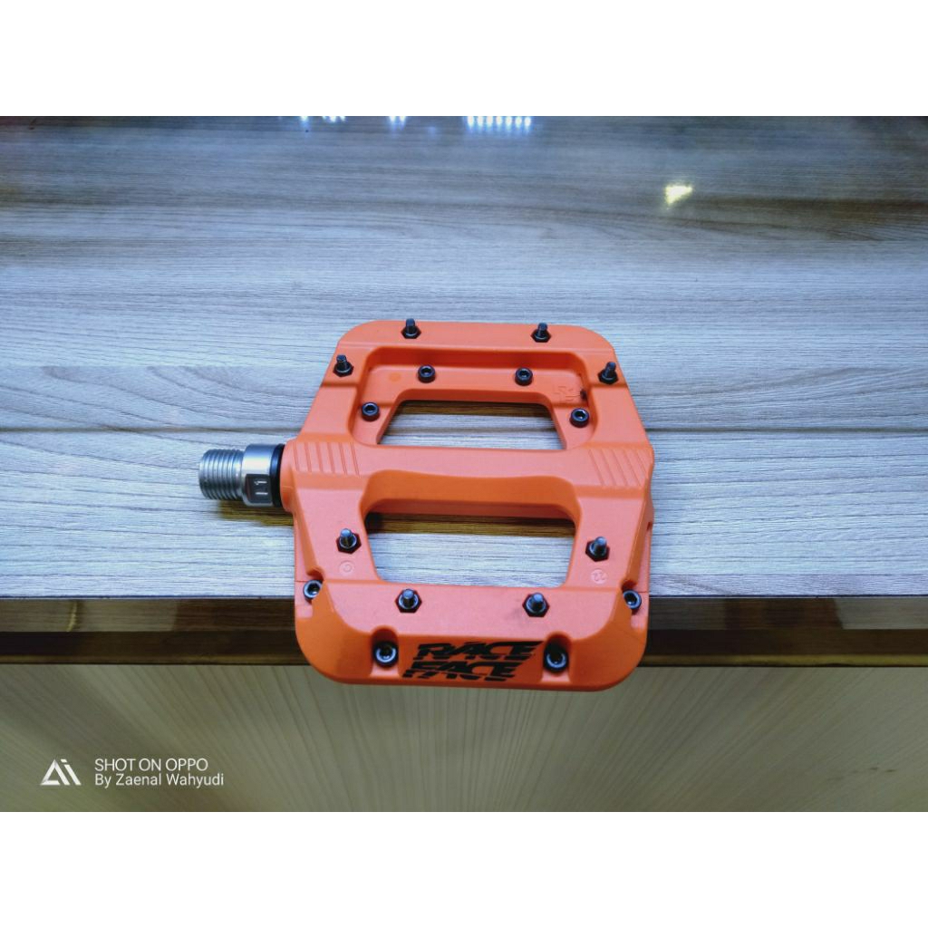 Pedal Sepeda Raceface Chester Bearing Composite Orange
