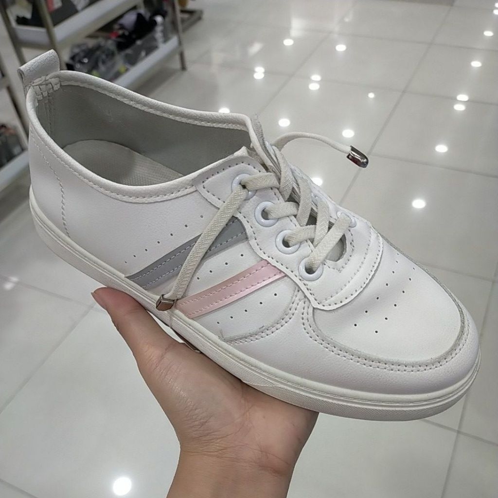 Sepatu Sneakers Wanita Yongki Komaladi