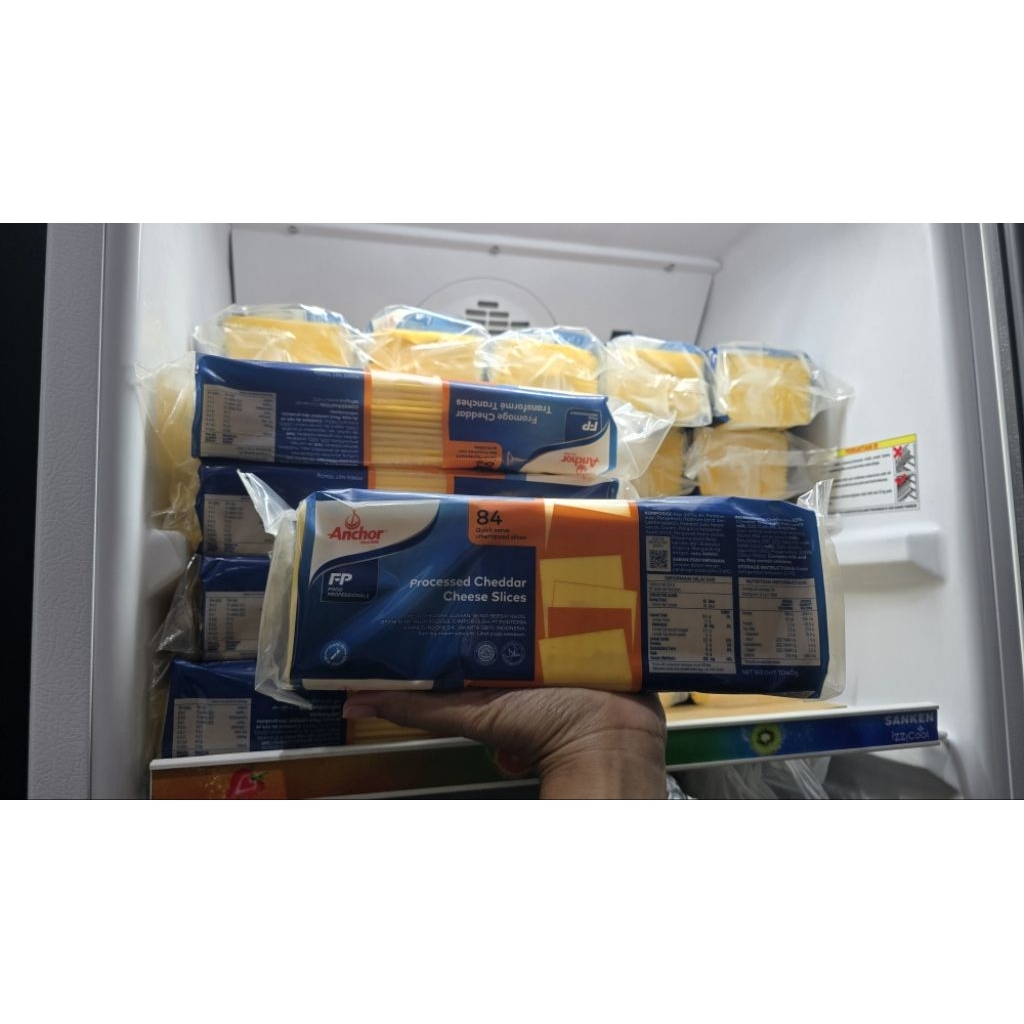 

Anchor Cheddar Slices Coloured 1kg (84 slices)