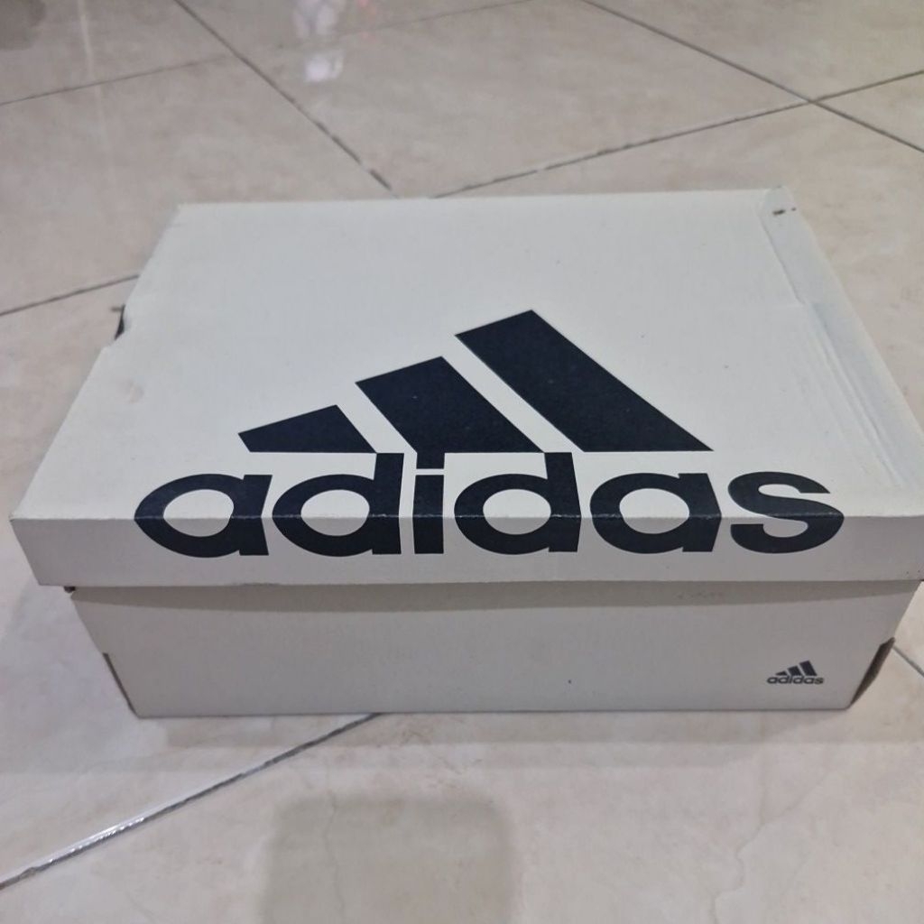 preloved sepatu hitam anak sport