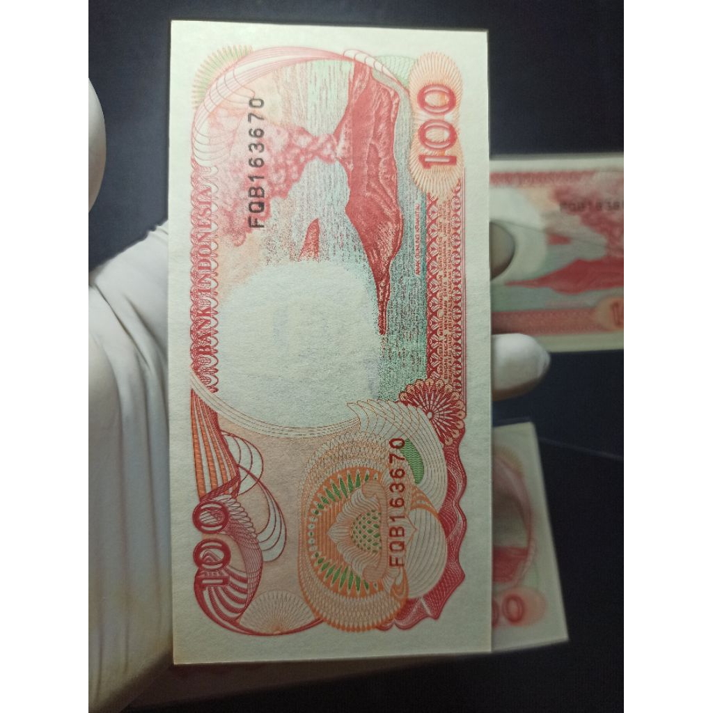 uang kuno 100 rupiah pinisi tahun 1992.