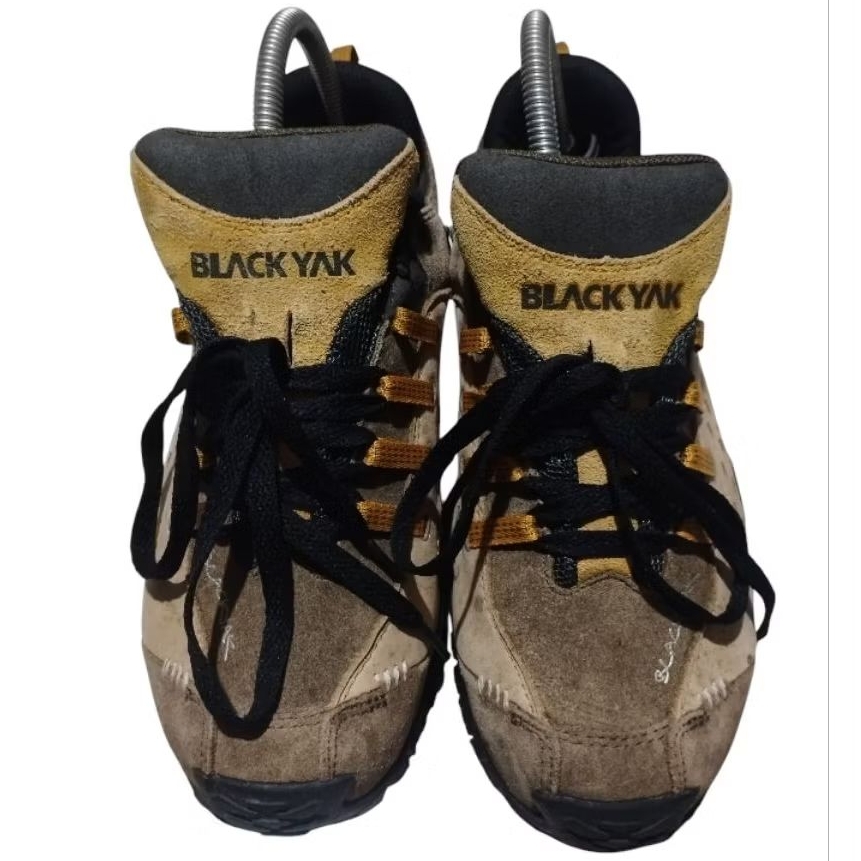 Sepatu Sandal Gunung Hiking Black Yak There Zone Goretex Tapak Tebal Loop Grip Kondisi Sangat Bagus