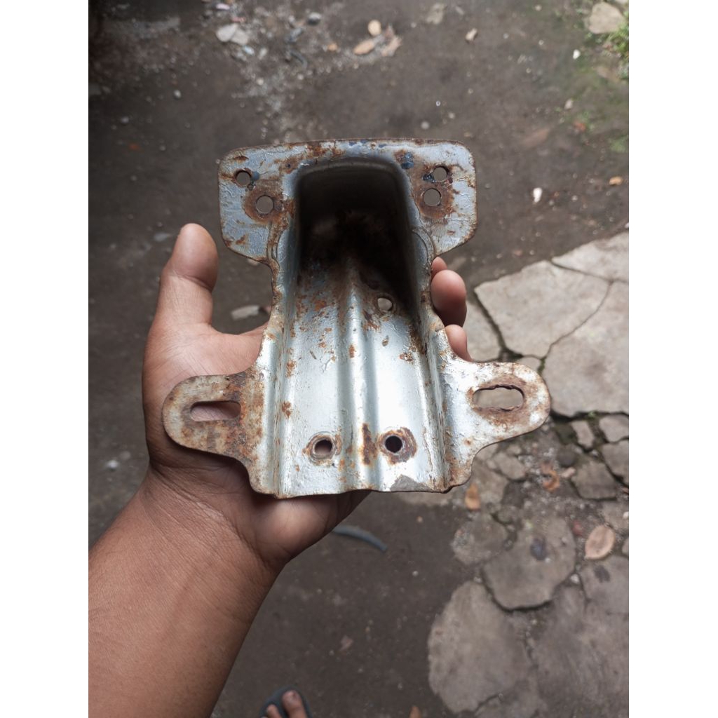 pangkon lampu belakang v80 original