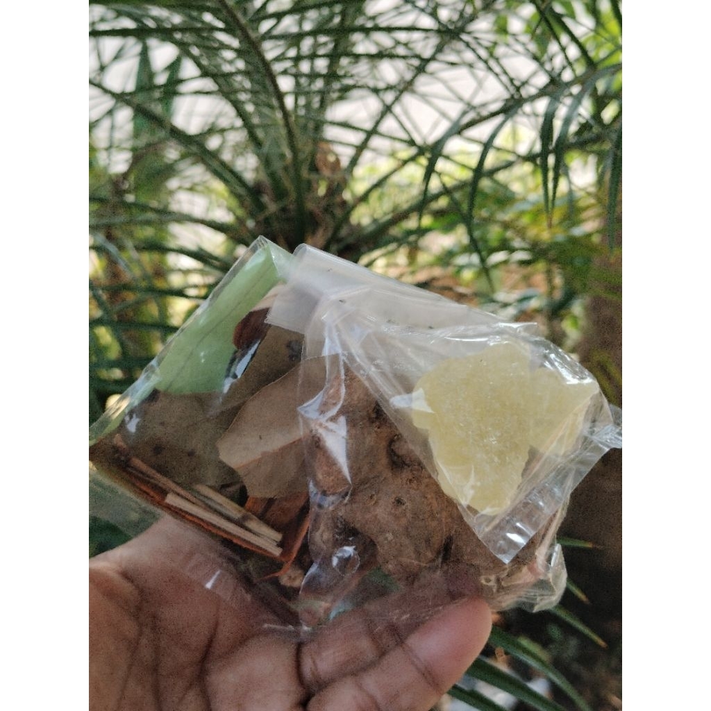 

WEDANG UWUH KOMPLIT 1 PACK ISI 10/Javanese herbal infusion