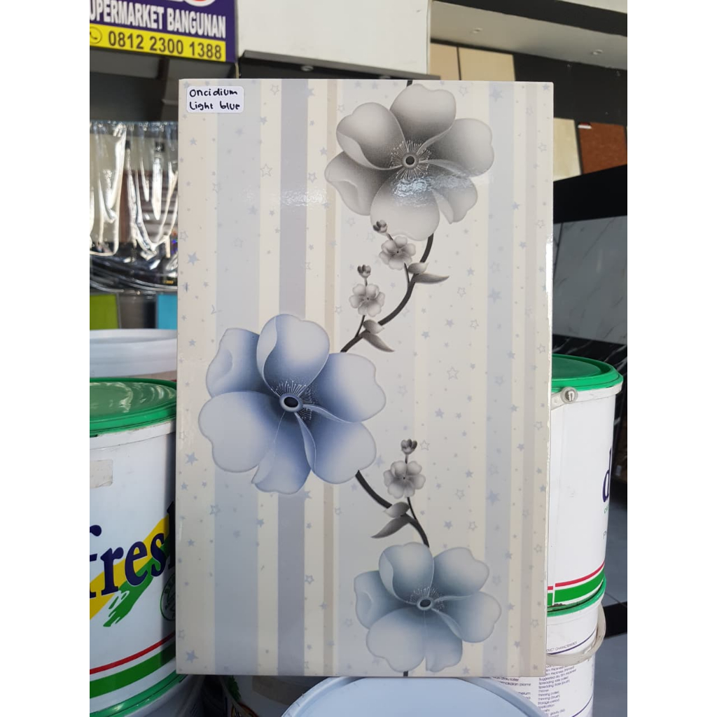 KERAMIK DINDING KAMAR MANDI / KERAMIK DINDING DAPUR MILLAZO 25X40 ONCIDIUM LIGHT BLUE MOTIF BUNGA GL