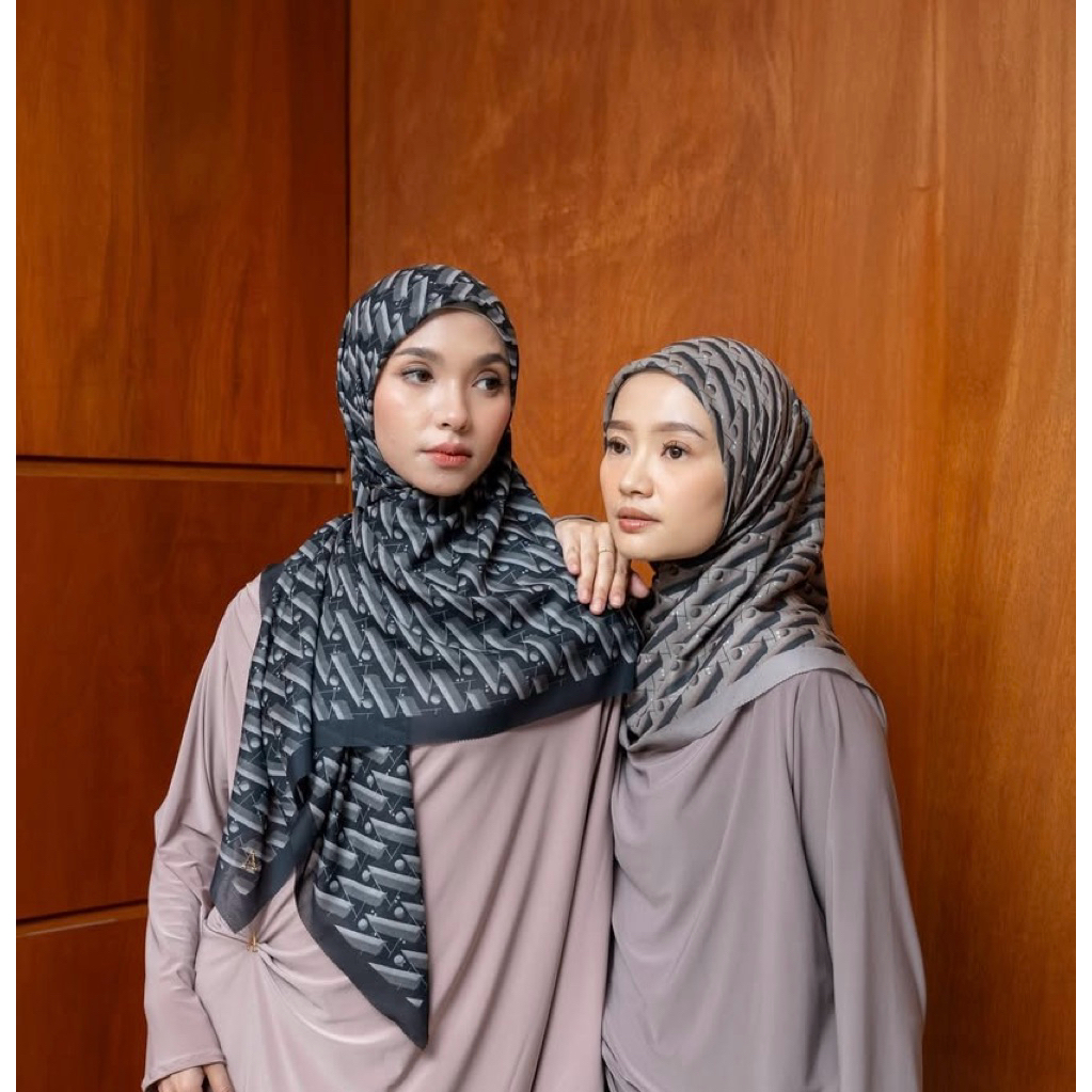 SHE MONOGRAM SERIES ARASCARF