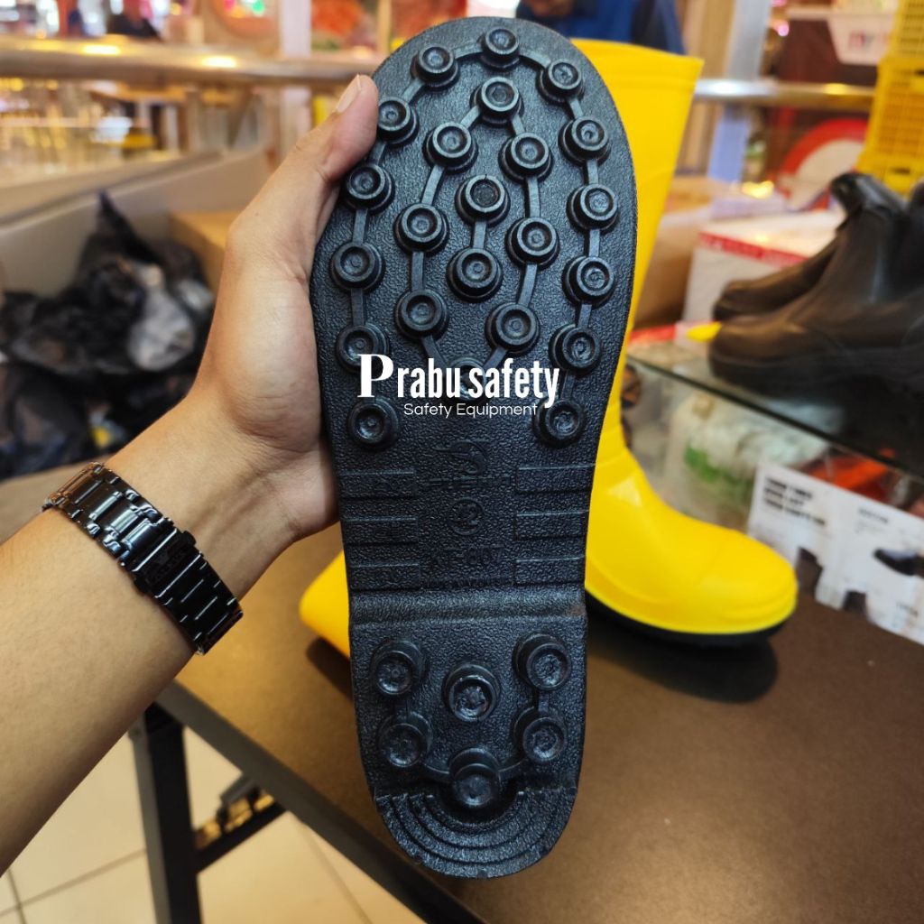 CUCI GUDANG SEPATU SAFETY FUHSA UJUNG BESI BOOT KARET KUNING / SAFETY BOOT FUSA KUNING / SEPATU BOOT