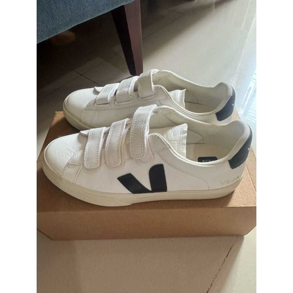 Preloved Veja Shoes Recife Black size 41 (insole 26cm)