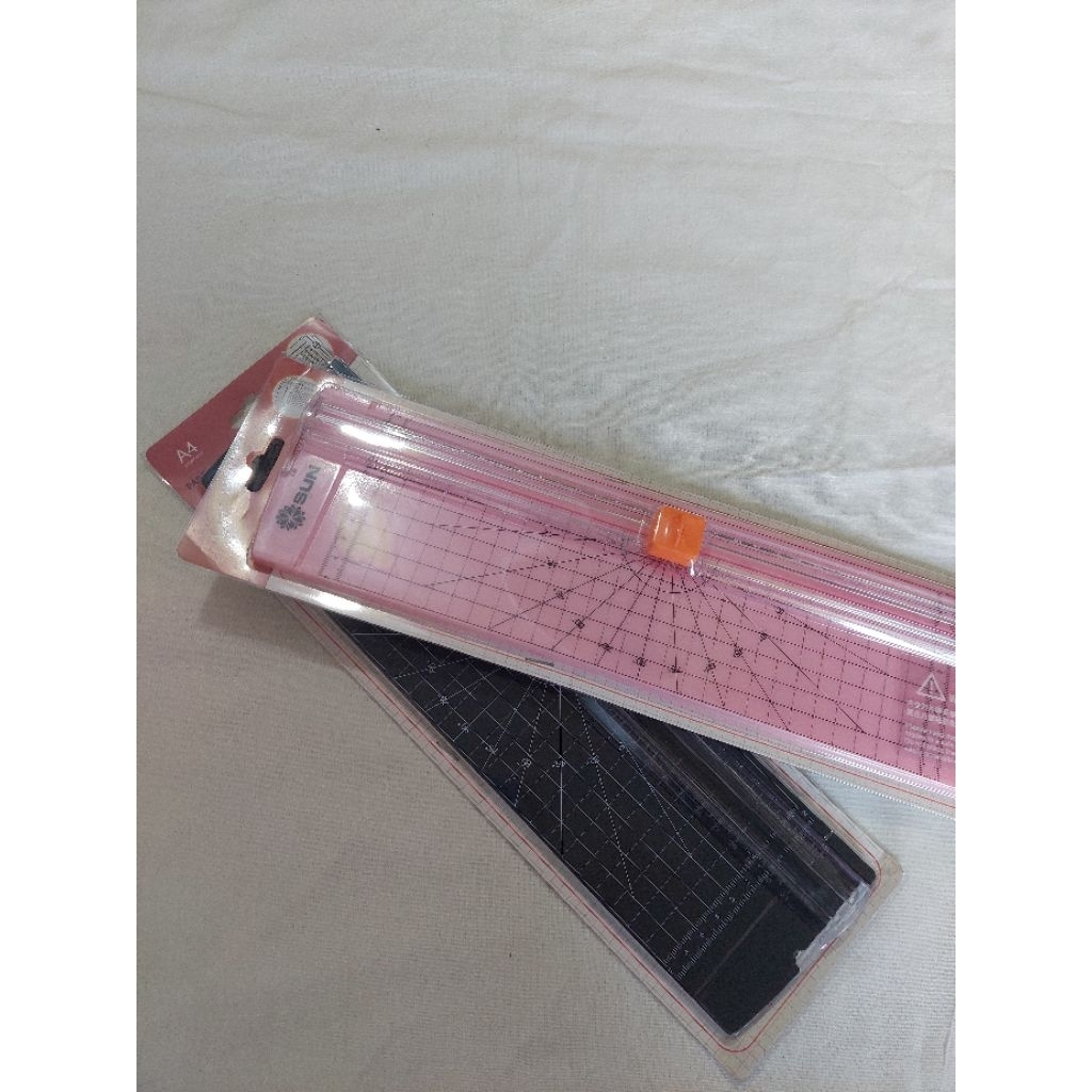 

Pemotong Kertas / Alat Pemotong / Alat Pemotong Kertas / Pemotong Kertas A4