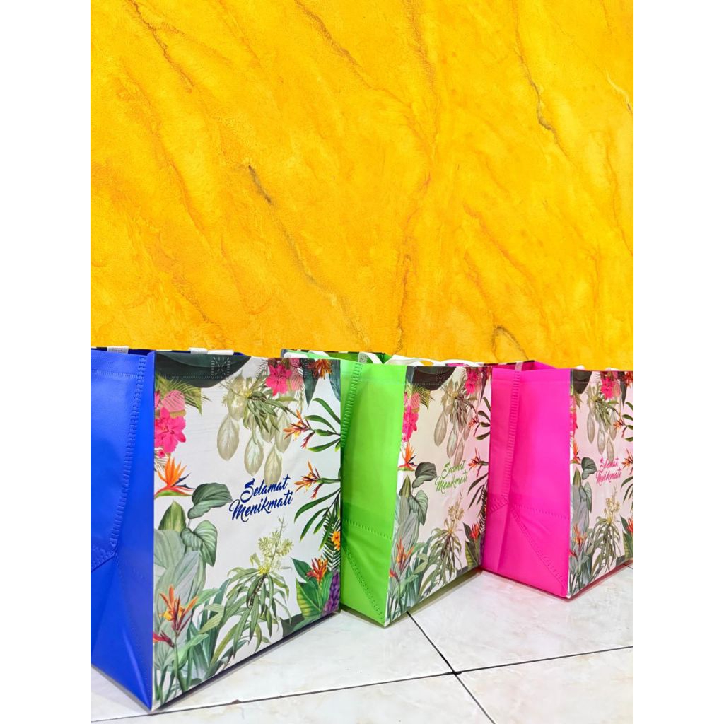 

TAS LAMINASI HAJATAN BOX 22 1 LUSIN 12 PCS/ GODDIE BAG / TAS BERKAT