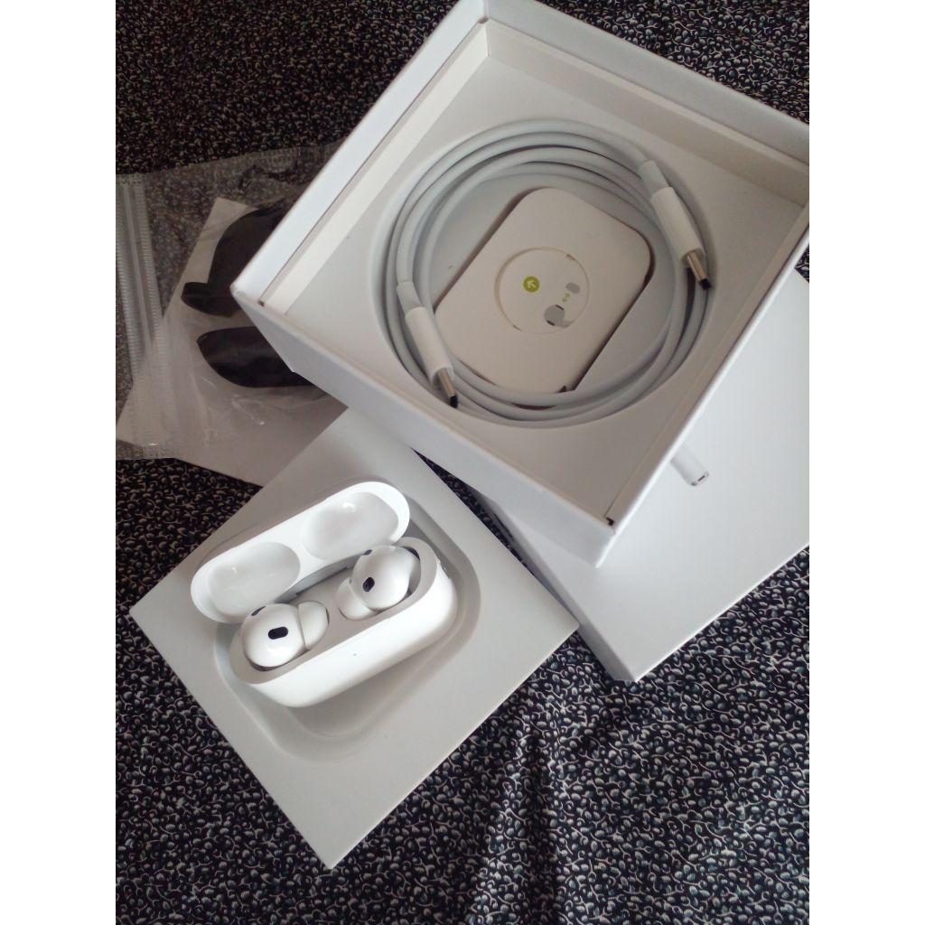 AIRPODS APPLE ORIGINAL 100% PRO2 ANC tipe C bekas tnp lecet