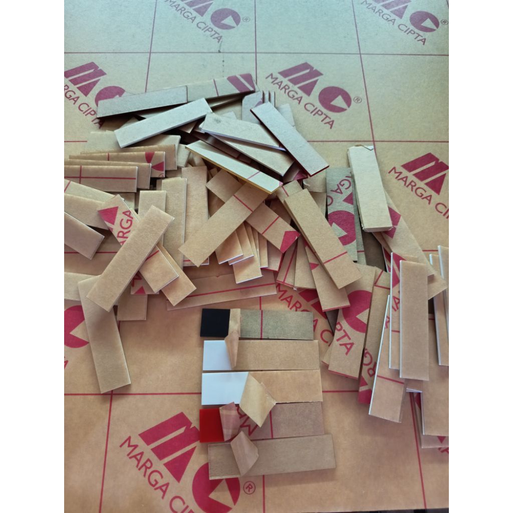 

BAHAN NAME TAG/NAMA DADA ACRYLIC