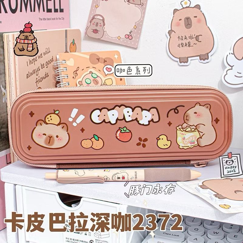 

Kotak Pensil Anak Sekolah Capybara Coklat Persegi