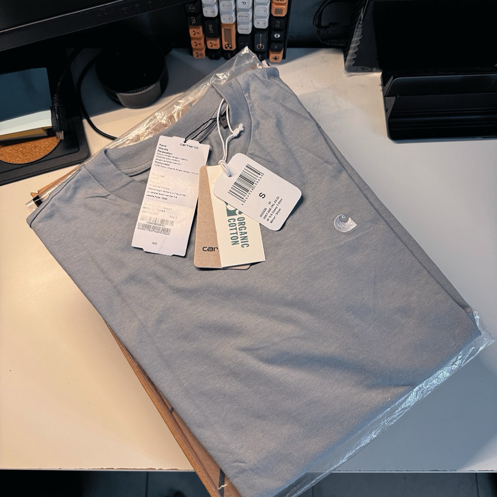 Carhartt dan APC tee