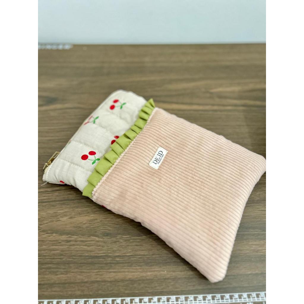 

COVER BUKU / TABLET – Praktis, Stylish, dan Aman