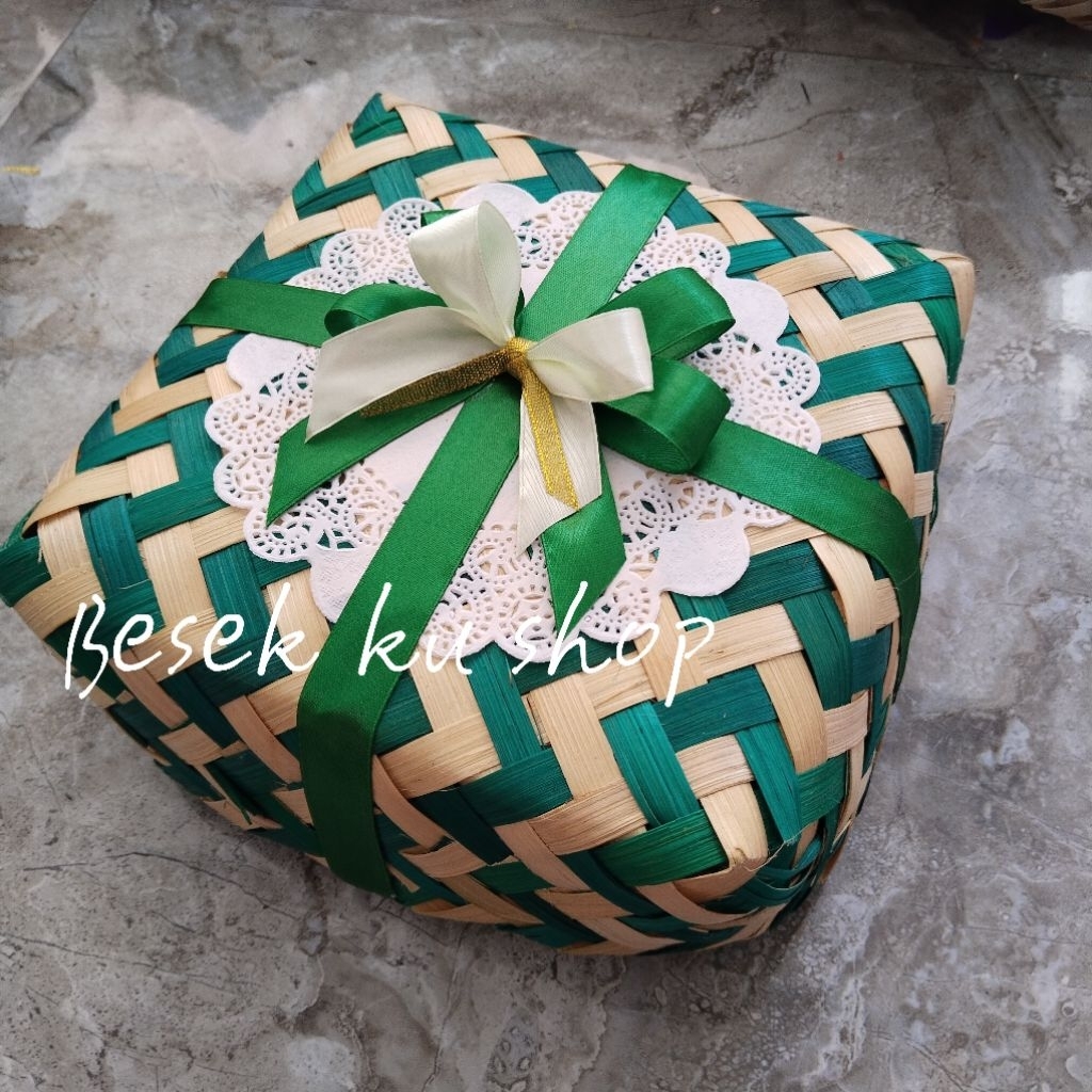 Besek bambu batik 20x20 free pita