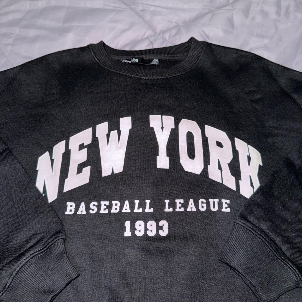 PRELOVED Bershka Sweater Hitam