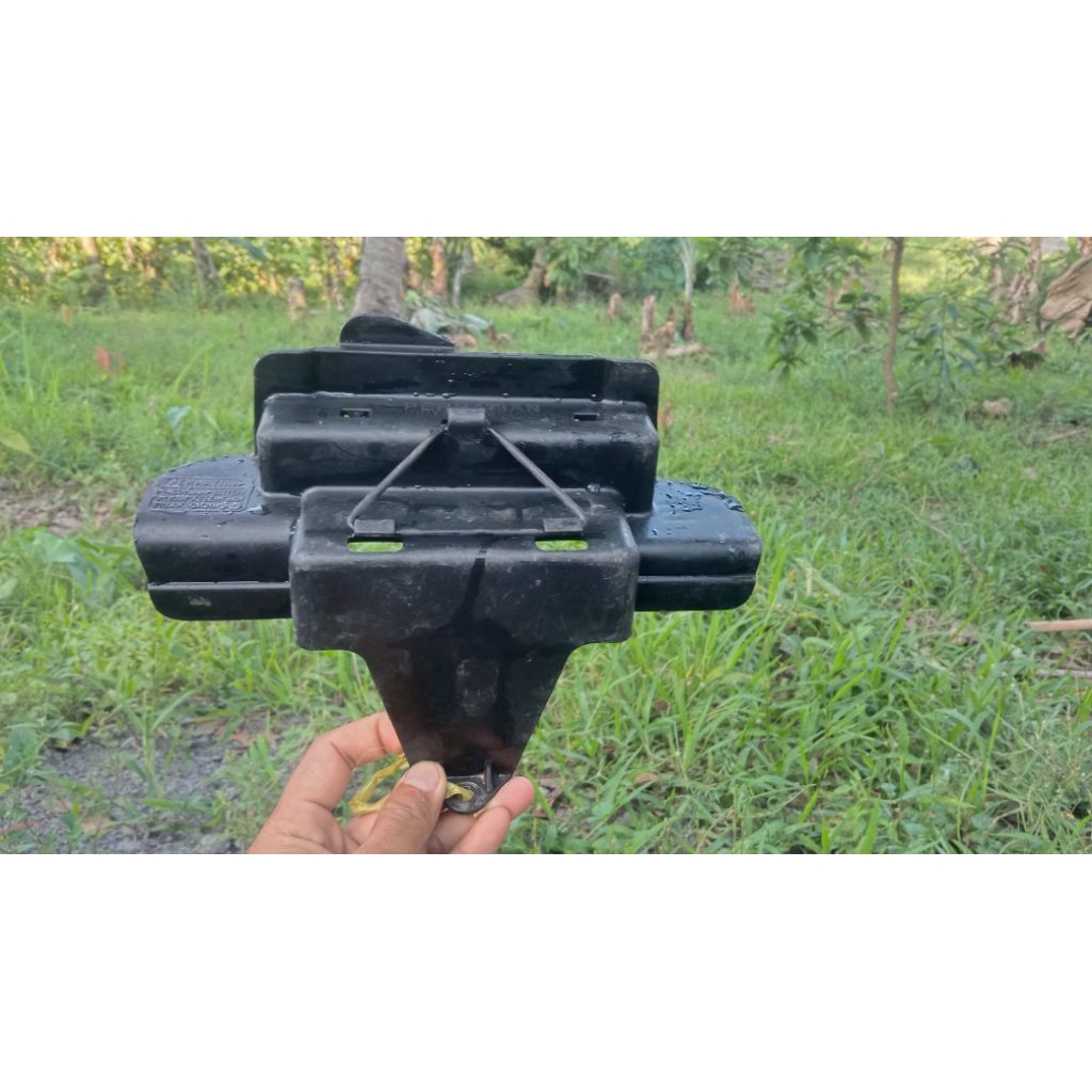 tutup aki Revo fit karbu cover aki Revo fit karbu ORI kode KWW